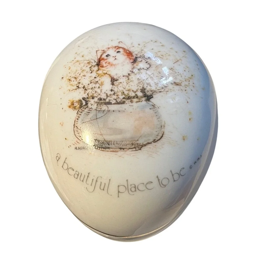 Vintage Holly Hobbie Porcelain Egg Shaped Trinket Box Kitten Cat Beautiful Place
